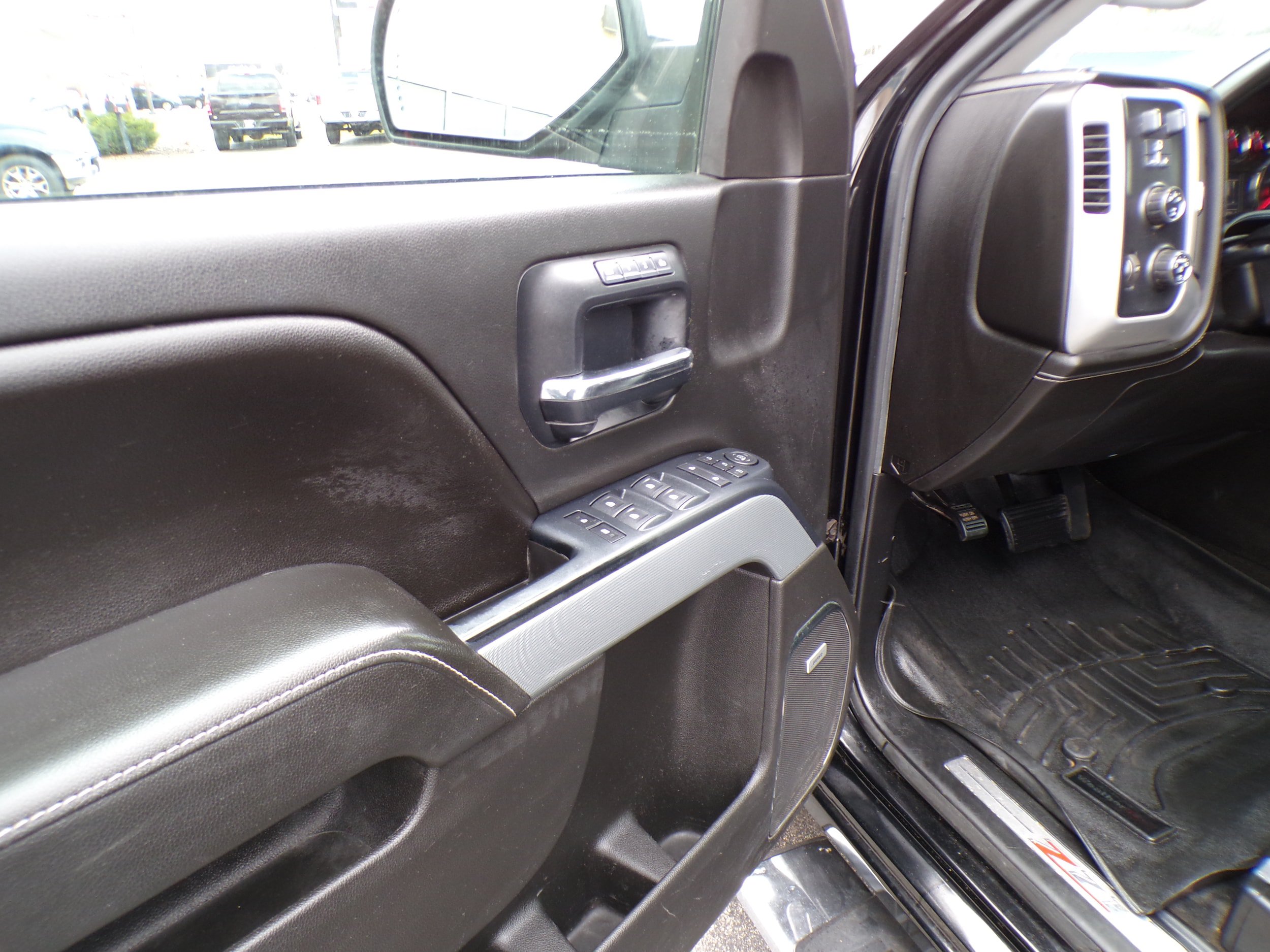 Used 2015 Chevrolet Silverado 2500 LTZ AWD/4WD image 5