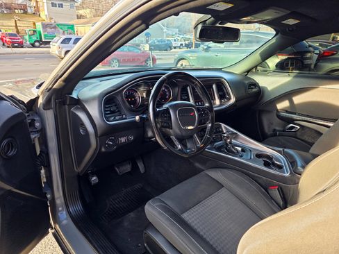 Used 2019 Dodge Challenger SXT image 10