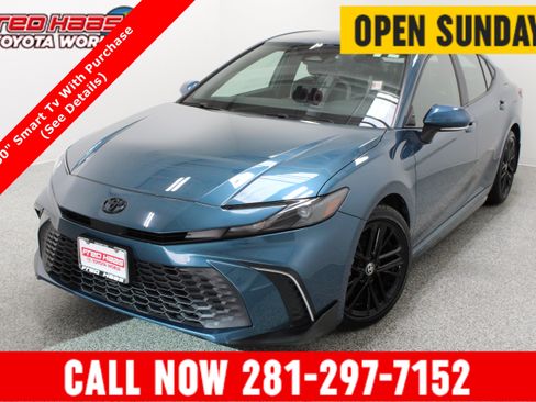Used 2025 Toyota Camry SE w/ Convenience Package FWD image 1
