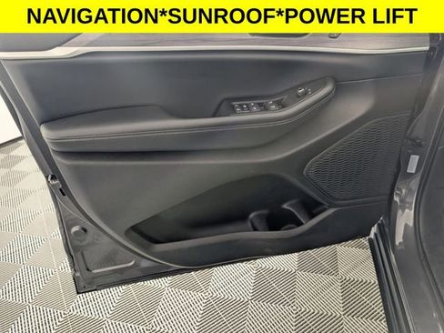 Used 2024 Jeep Grand Cherokee L Limited w/ Luxury Tech Group II image 9