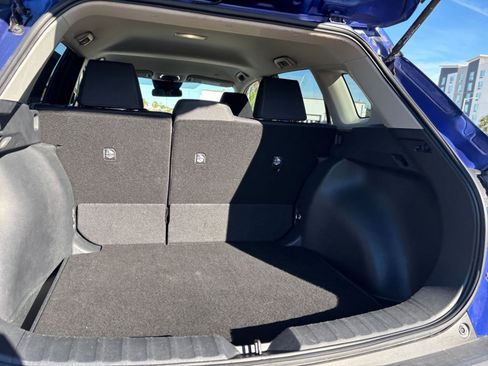 Used 2025 Toyota Corolla Cross LE image 31