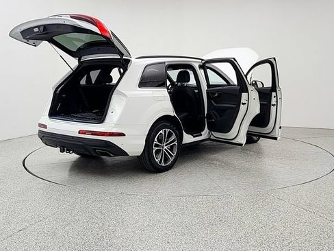 Used 2025 Audi Q7 2.0T Premium Plus w/ Premium Plus Package AWD/4WD image 11
