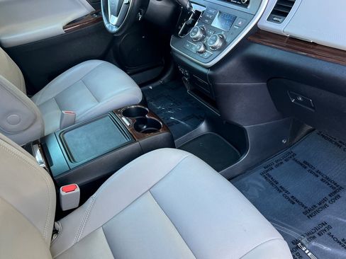 Certified 2020 Toyota Sienna Limited image 15