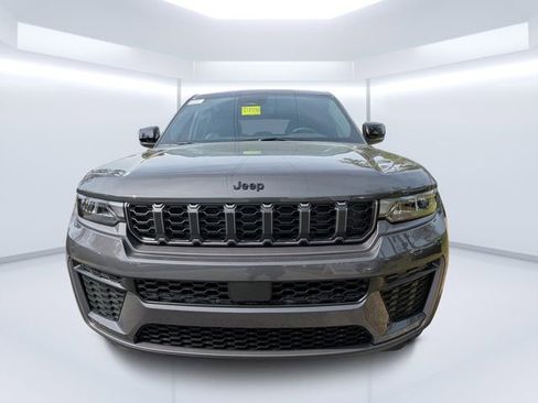 New 2026 Jeep Grand Cherokee Altitude AWD/4WD image 8