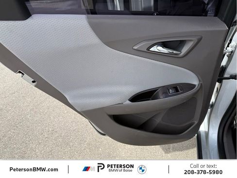 Used 2017 Chevrolet Malibu LT FWD image 16