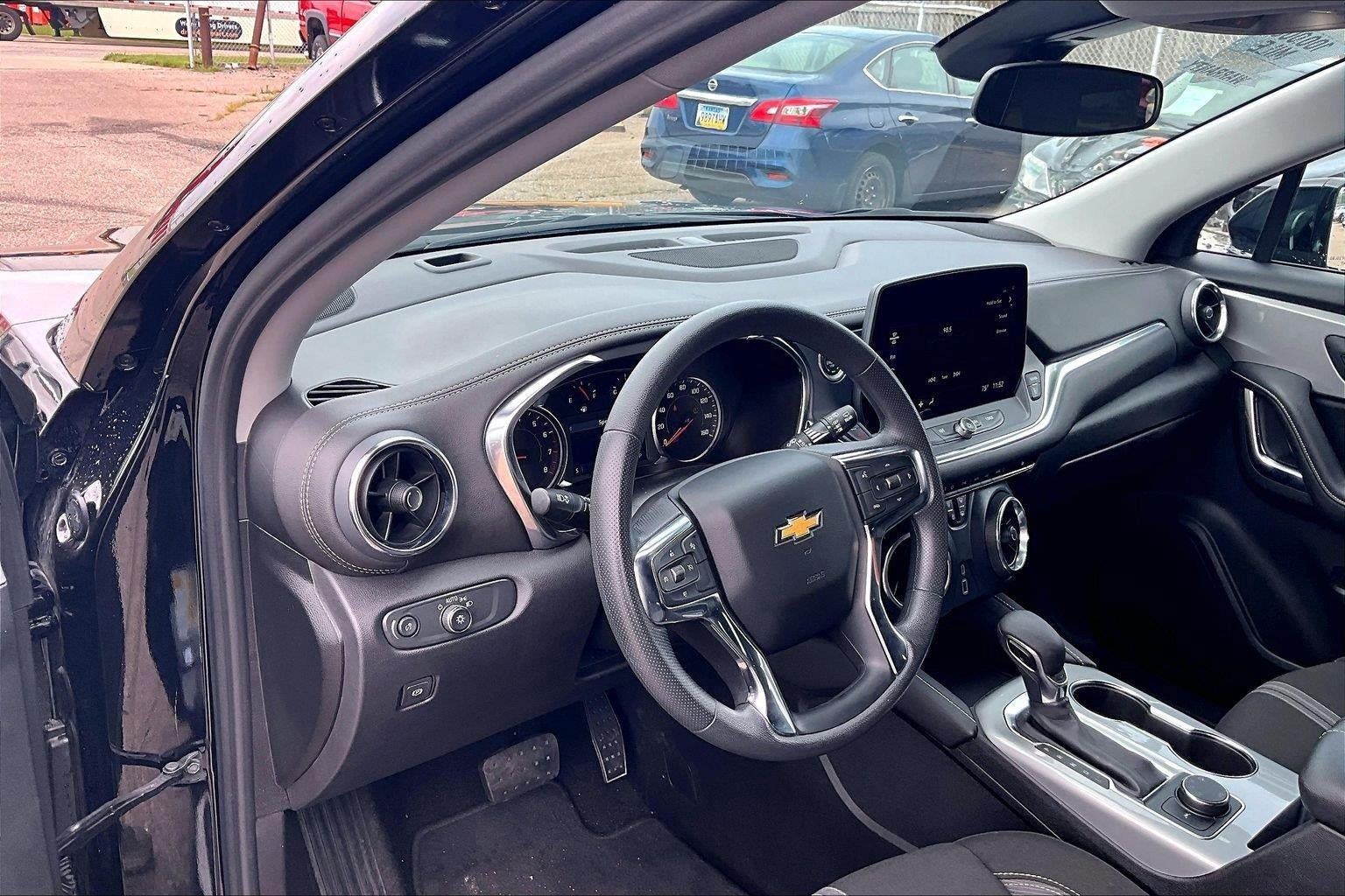 Used 2025 Chevrolet Blazer LT AWD/4WD image 15