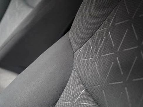 Used 2021 Toyota RAV4 XLE w/ Carpet Mat Package (TMS) image 19