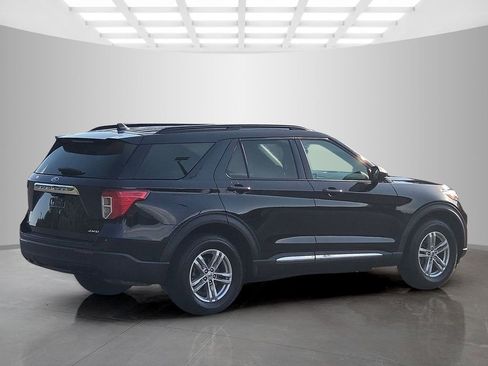 Used 2022 Ford Explorer XLT AWD/4WD image 8