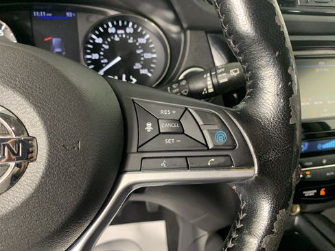 Used 2020 Nissan Rogue SV w/ Premium Package FWD image 18
