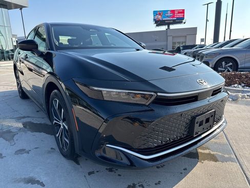 Used 2024 Toyota Crown Limited image 3