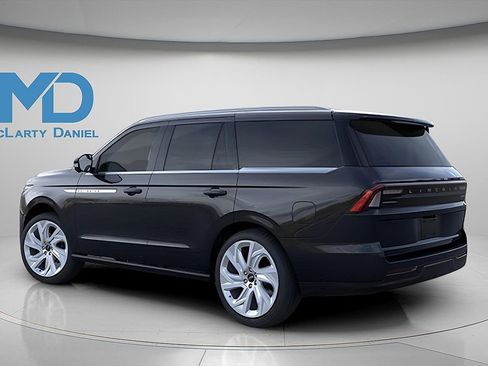 New 2025 Lincoln Navigator Reserve AWD/4WD image 19