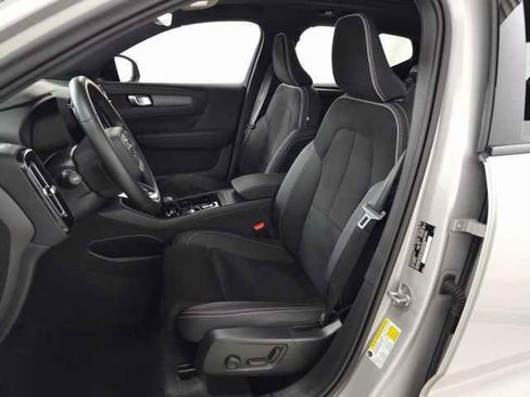 Certified 2025 Volvo XC40 B5 Plus image 16