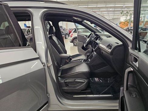 Used 2021 Volkswagen Tiguan SE AWD/4WD image 32