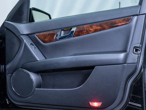 Used 2010 Mercedes-Benz C 300 4MATIC Sedan image 9