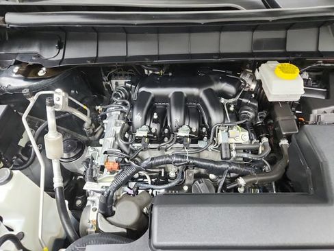 Used 2025 Nissan Pathfinder SL w/ SL Premium Package FWD image 17