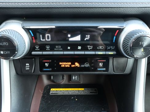 Used 2019 Toyota RAV4 Limited w/ Advanced Technology Package AWD/4WD image 28