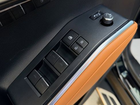 Used 2024 Toyota Highlander Platinum image 12