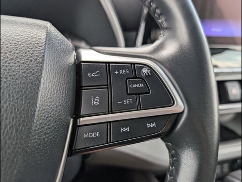 Used 2023 Toyota Highlander XLE image 22