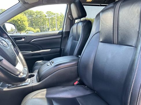 Used 2017 Toyota Highlander SE AWD/4WD image 25