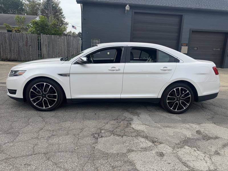 Used 2018 Ford Taurus Limited AWD/4WD image 2