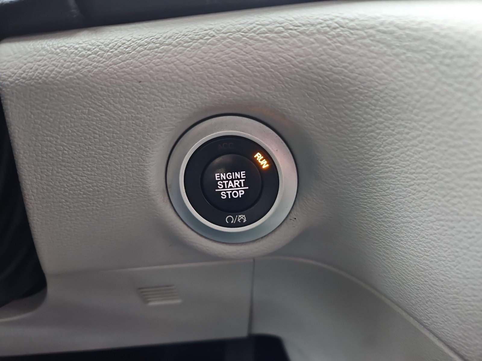 Used 2017 Chrysler Pacifica Touring-L FWD image 22