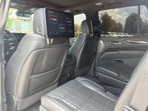 Used 2024 Cadillac Escalade Premium Luxury Platinum AWD/4WD image 23
