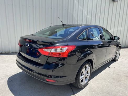 Used 2014 Ford Focus SE w/ SE Winter Package FWD image 3