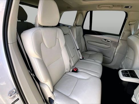 Used 2021 Volvo XC90 T5 Momentum w/ Protection Package Premier FWD image 20