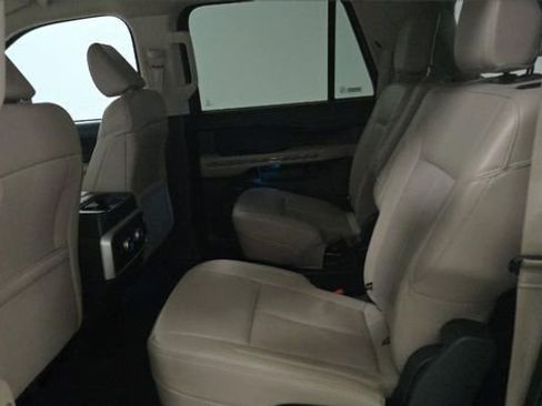 Used 2024 Ford Expedition Max XLT image 5