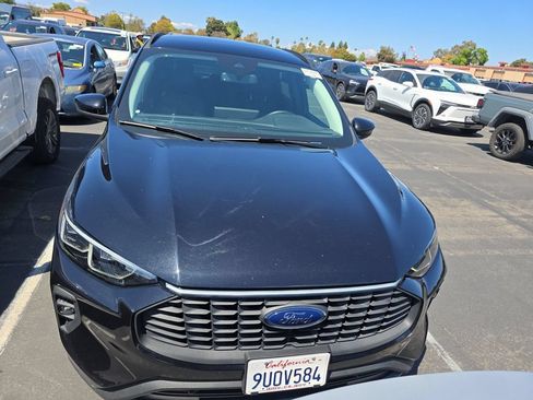 Used 2025 Ford Escape Platinum AWD/4WD image 2