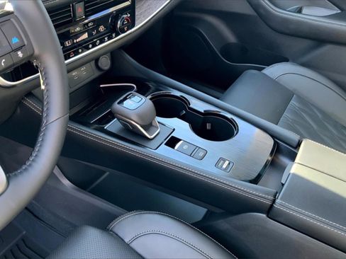 New 2025 Nissan Rogue Platinum w/ Platinum Premium Package image 9