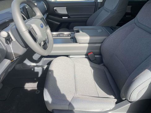 New 2025 Ford Expedition Active image 6