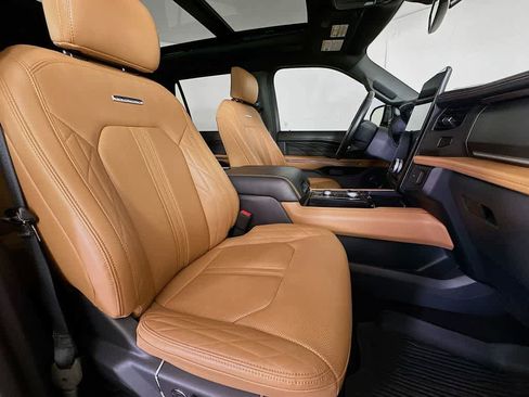 Certified 2023 Ford Expedition Platinum image 15