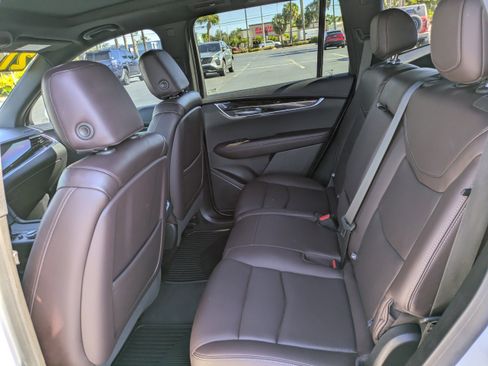 Used 2021 Cadillac XT6 Premium Luxury image 12