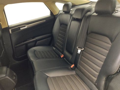 Used 2017 Ford Fusion SE w/ Equipment Group 201A FWD image 18