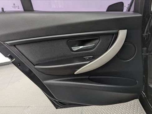 Used 2018 BMW 320i Sedan image 16