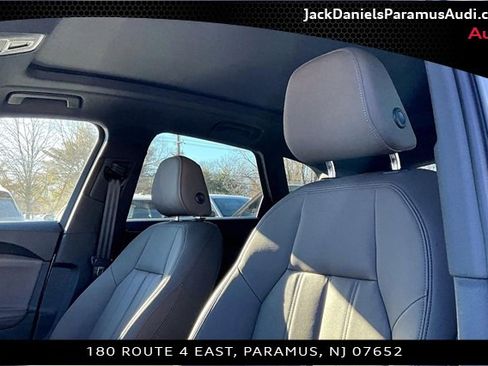 Used 2025 Audi Q5 Premium w/ Convenience Package image 17