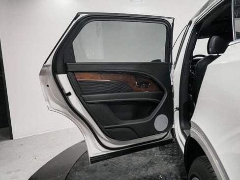 Used 2023 Bentley Bentayga Extended Wheelbase image 13