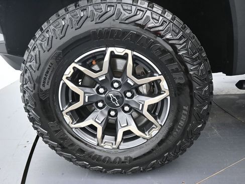 Used 2024 Chevrolet Colorado ZR2 w/ Technology Package AWD/4WD image 48