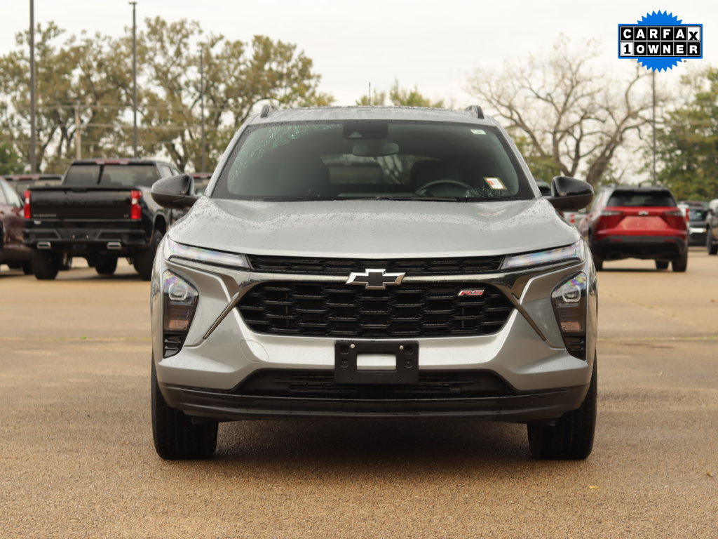 Used 2025 Chevrolet Trax RS w/ Sunroof Package FWD image 2
