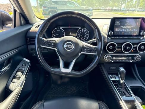 Used 2022 Nissan Sentra SR w/ SR Premium Package FWD image 19