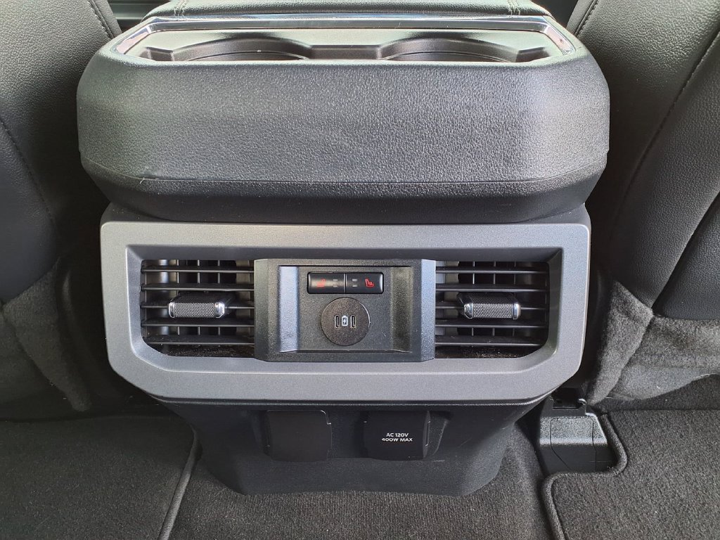 Used 2024 Ford F250 Lariat w/ Black Appearance Package AWD/4WD image 18