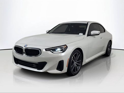 Used 2024 BMW 230i Coupe w/ Convenience Package RWD image 3