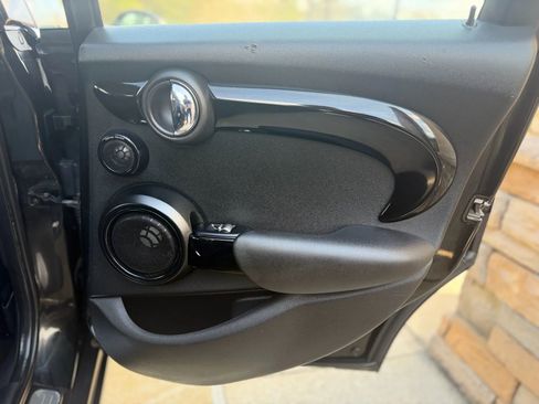 Used 2016 MINI Cooper 4-Door Hardtop image 28
