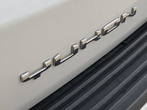Used 2023 GMC Yukon XL Denali AWD/4WD image 12