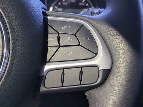 Used 2020 Jeep Renegade Latitude w/ Popular Equipment Group image 22