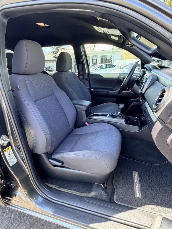 Used 2016 Toyota Tacoma TRD Off-Road w/ Towing Package RWD image 19