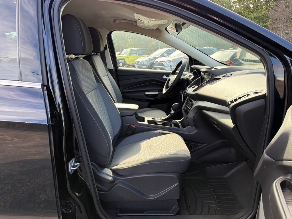 Used 2017 Ford Escape SE w/ Equipment Group 201A AWD/4WD image 27