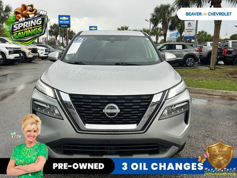 Used 2025 Nissan Rogue SV image 3