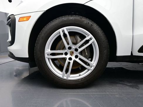 Certified 2024 Porsche Macan AWD/4WD image 6